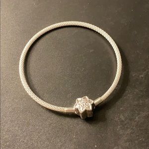 Bright Snowflake Mesh Bangle 9cm 